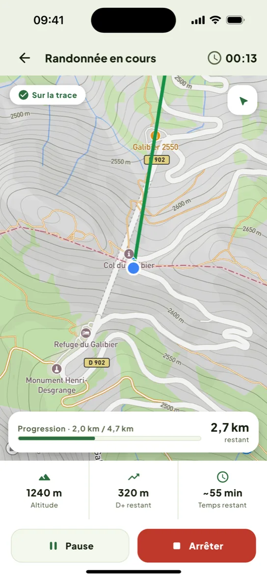 Carte topographique affichée sans réseau, la zone téléchargée est délimitée et la trace suivie en vert